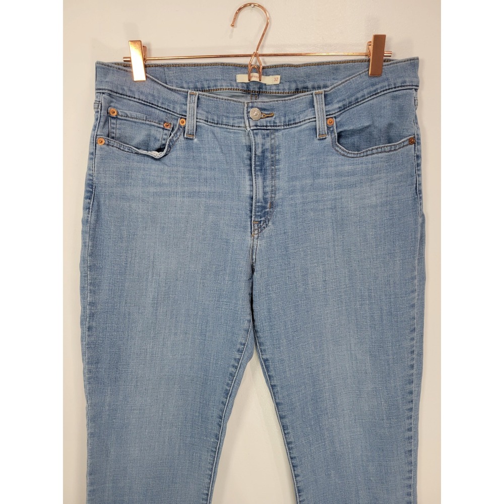Levi's Womens Boyfriend Jeans Light Wash Blue Cropped Relaxed Fit Size 32 - Picture 2 of 6